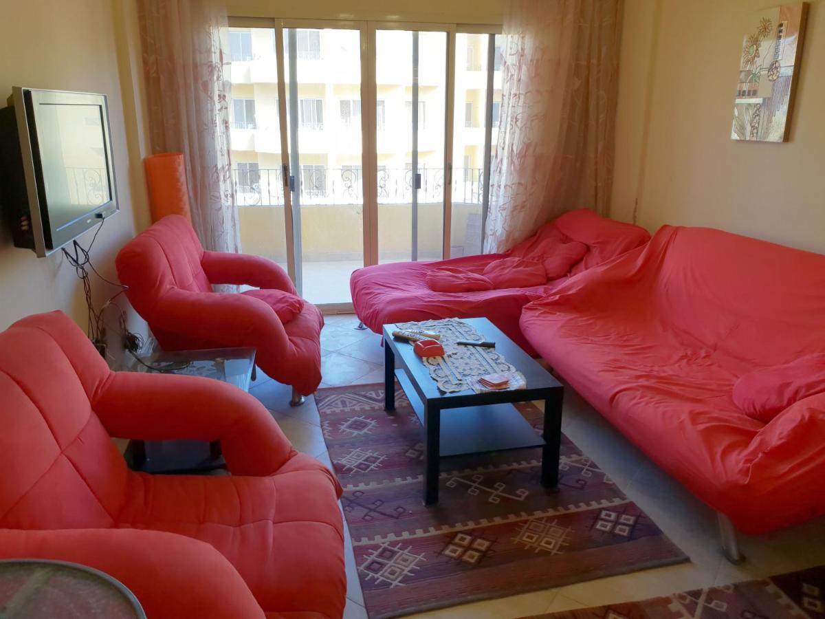 British Resort Pool View Apartments Gurdaka Kültér fotó